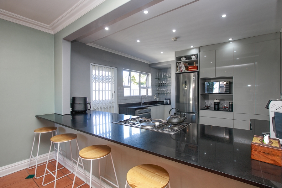 5 Bedroom Property for Sale in Claremont Western Cape